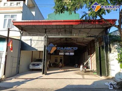 Lắp đặt các thiết bị rửa xe cho tiệm của anh Chung ở Điện Biên