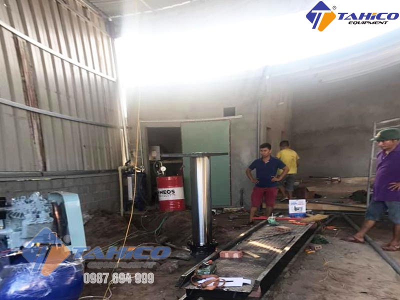 Lắp đặt cầu nâng một trụ SHARK cho anh Tuấn ở Nam Định