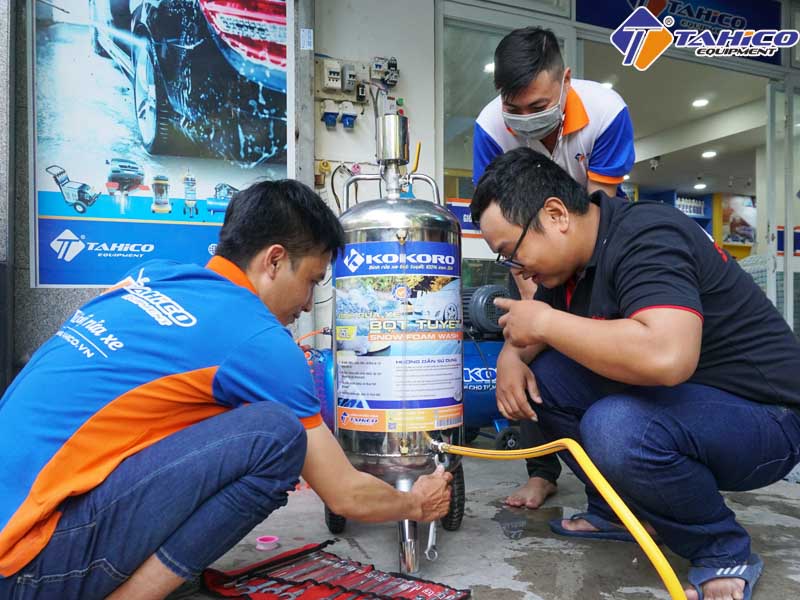 Hướng dẫn cách sử dụng bình bọt tuyết rửa xe đúng cách
