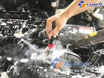 [GIẢI ĐÁP] Có nên tự rửa khoang máy xe ô tô tại nhà?