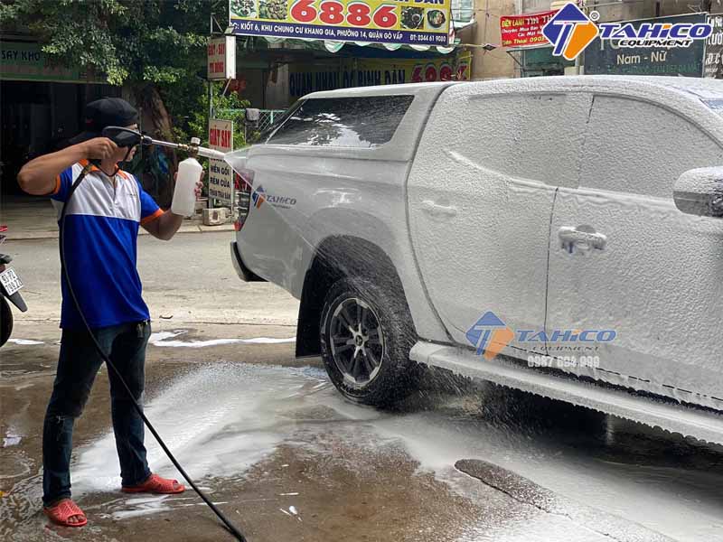 Hướng dẫn cách Rửa xe không chạm không gây hại cho xe