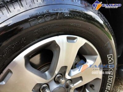 Chia sẻ kinh nghiệm chọn mua dung dịch làm bóng lốp xe