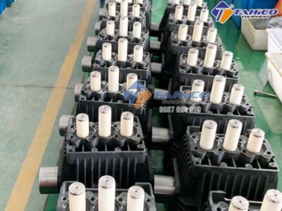 Nên mua máy rửa xe piston sứ hay thép?