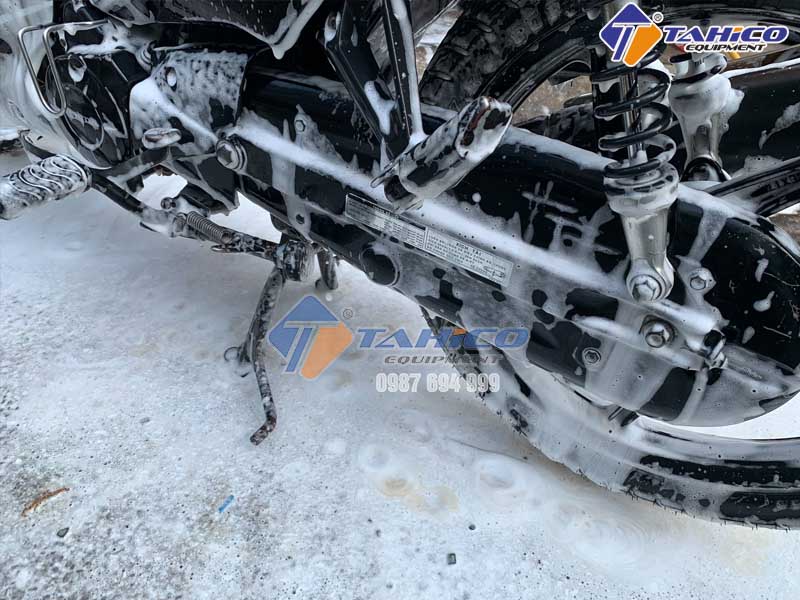 Rửa xe bọt tuyết có tốt cho xe không?
