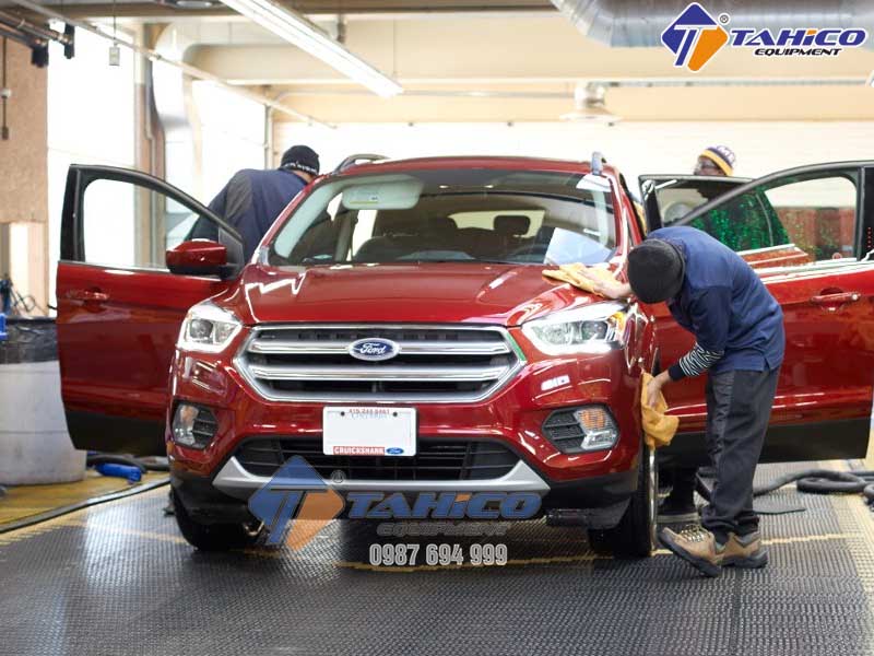 “Siêu lợi nhuận” từ dịch vụ rửa xe ô tô cao cấp