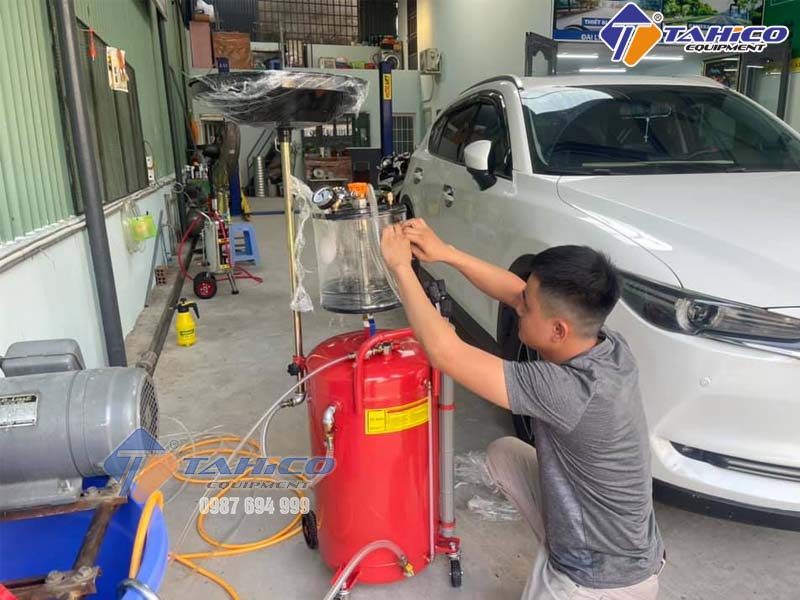 Máy Hút Dầu Nhớt Thải Xe Ô Tô 100% chính hãng