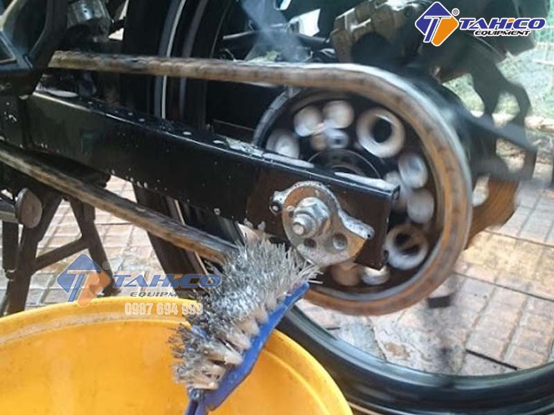 Rửa xe bằng dầu hỏa – 4 điều cần cân nhắc