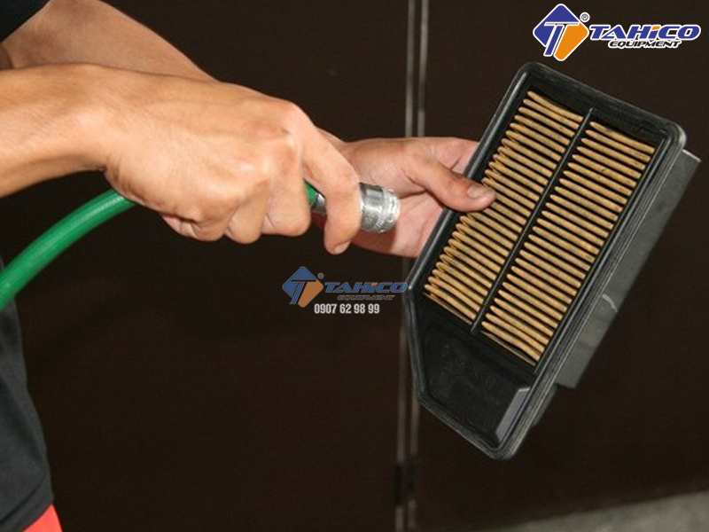 Cách vệ sinh lọc gió ô tô – 4 bước chi tiết nhất