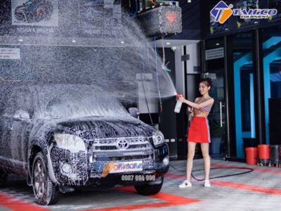 Rửa xe bằng nước mưa tốt không? 3 Ưu – nhược điểm cần biết