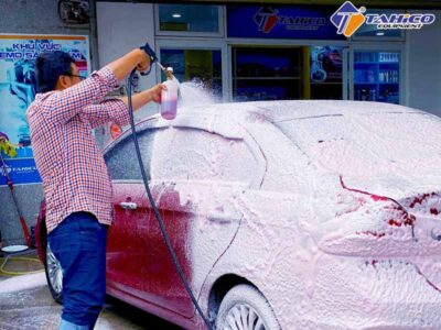 Vì sao dịch vụ rửa xe chi tiết có giá cao hơn bình thường?