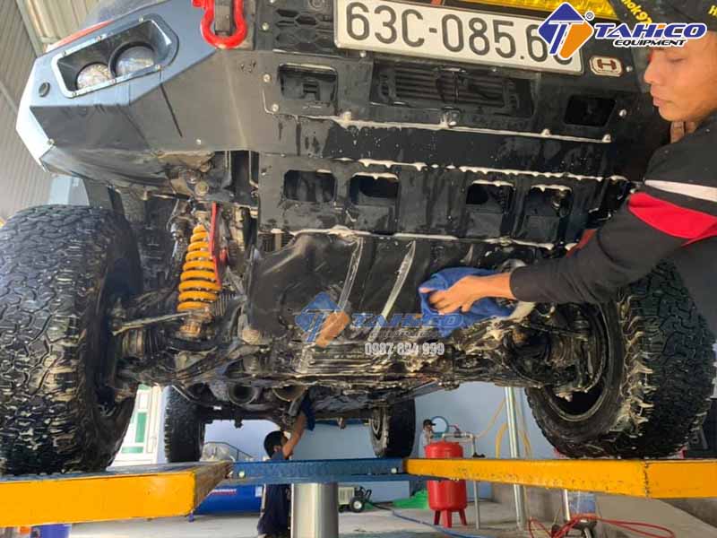 Hướng dẫn các bước vệ sinh gầm xe ô tô đúng cách
