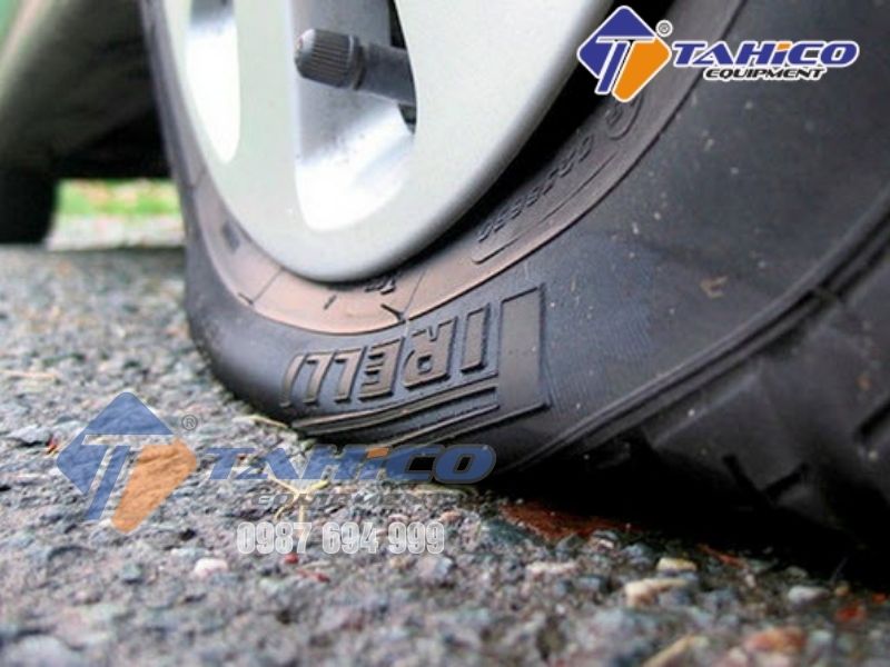 Cách móc lốp xe máy truyền thống – 4 bước đơn giản