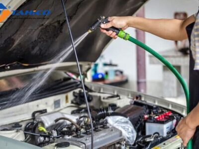 Có Nên Rửa Khoang Máy Ô Tô | Xịt Trực Tiếp Vào Máy