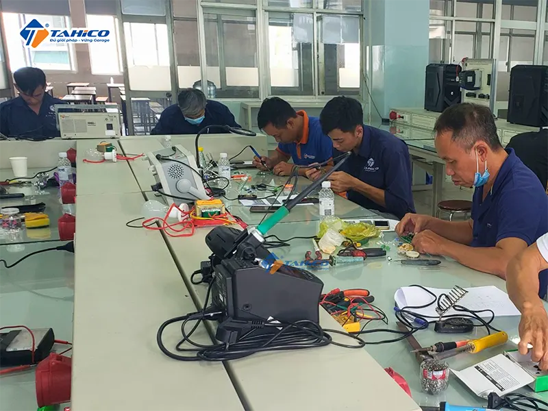 Kỹ thuật viên Tahico tham gia Hội thi Bàn Tay Vàng ngành Điện tử Công nghiệp 2022