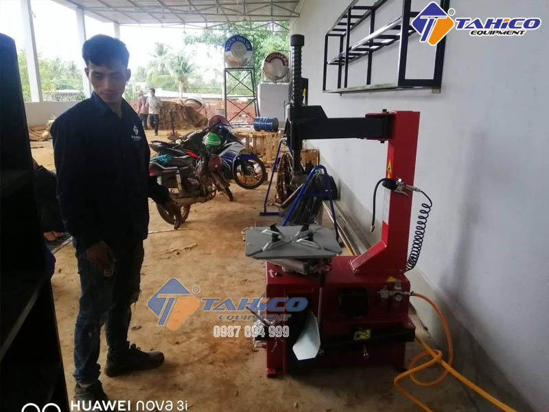 Máy ra vào lốp xe máy- Thông tin kĩ thuật cần quan tâm