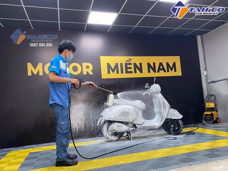 Hướng dẫn rửa xe Vespa chuẩn kĩ thuật