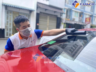 Vệ Sinh Kính Ô Tô Đúng Cách, Không Lo Trầy Xước