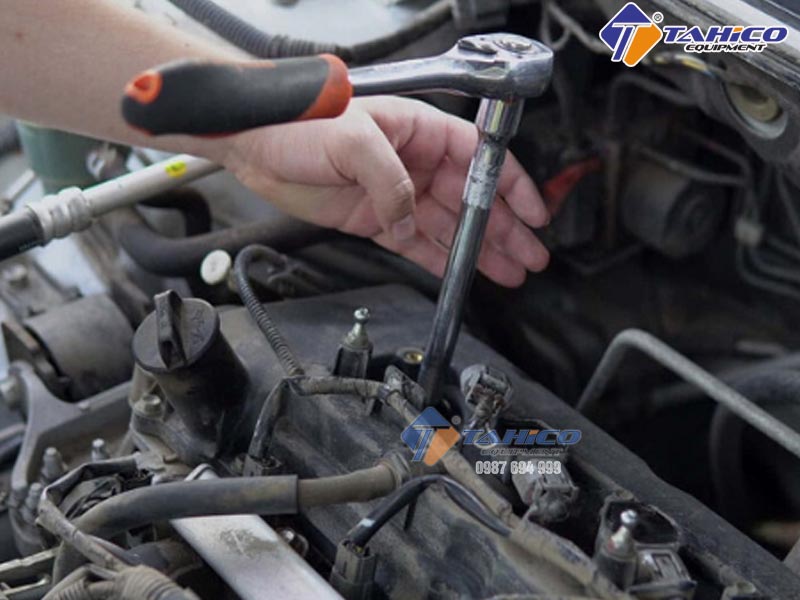 Chia sẻ Kinh nghiệm vệ sinh Bugi ô tô đúng cách