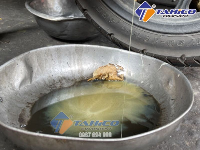 Nước vào buồng nhớt đầu máy rửa xe – Cách xử lý nhanh