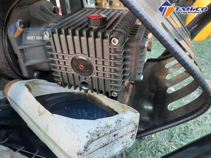 Đầu Máy Rửa Xe Cao Áp Bị Chảy Nhớt do đâu?