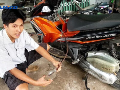 Rút Xăng Xe Máy Tại Nhà | 4 Cách Cực Dễ Với Chai Nhựa