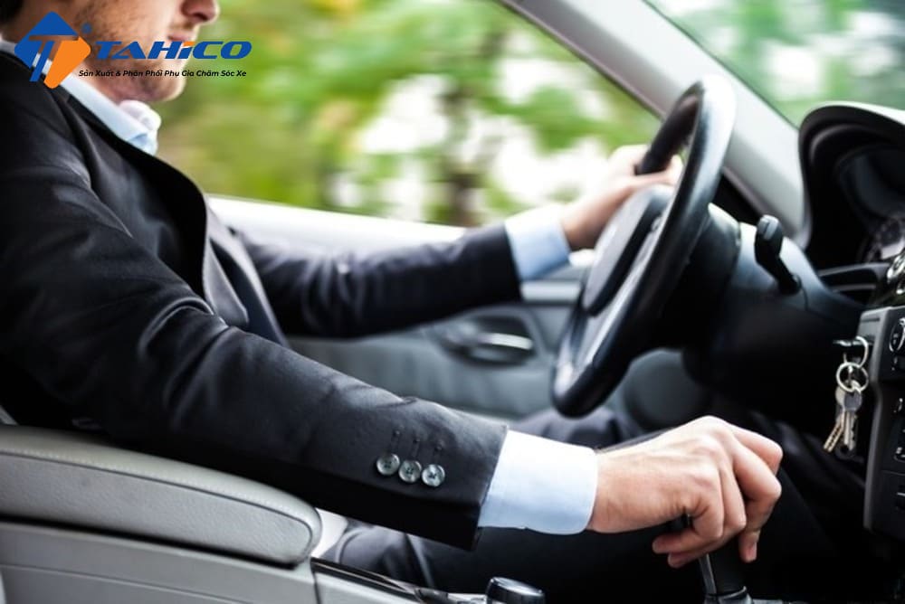 Cách Khởi Động Xe Ô Tô Đúng Cách: Số Sàn, Số Tự Động, Nút Bấm Không Bị Giật
