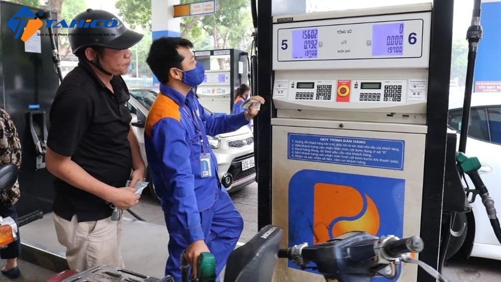 Đổ Lẫn Xăng 92 và 95 Có Sao Không? Tìm Hiểu Ngay