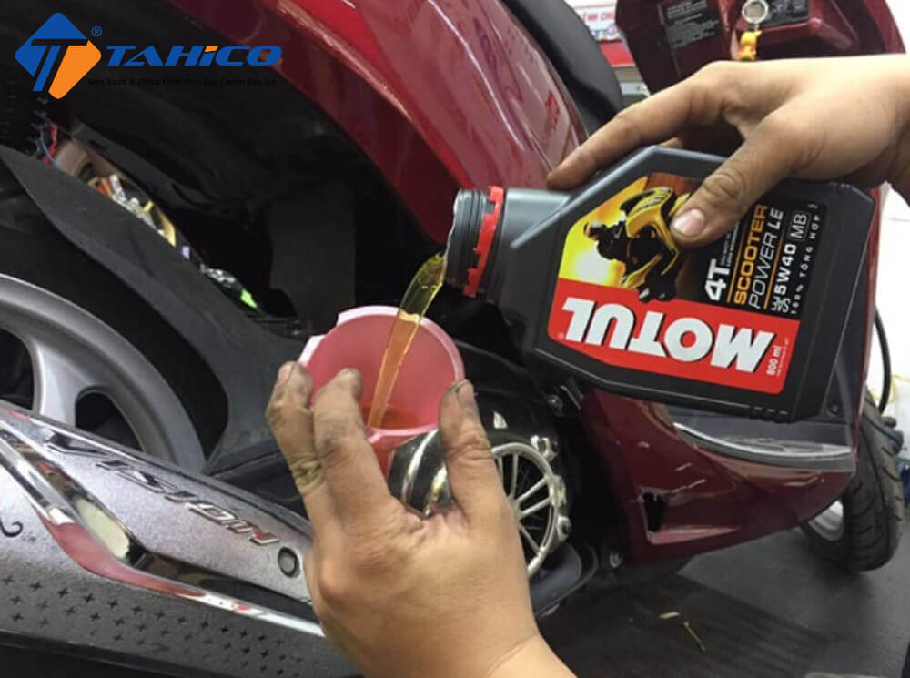 Thay Nhớt Xe Máy Honda Bao Nhiêu Tiền | Từ 90K – 470K Tuỳ Loại Nhớt