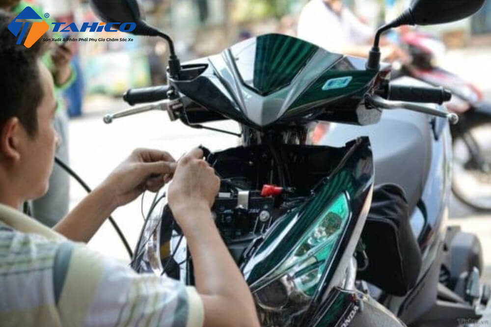 Bình Xe Air Blade Nằm Ở Đâu? | Vị Trí Dòng 110, 125, 150, 160