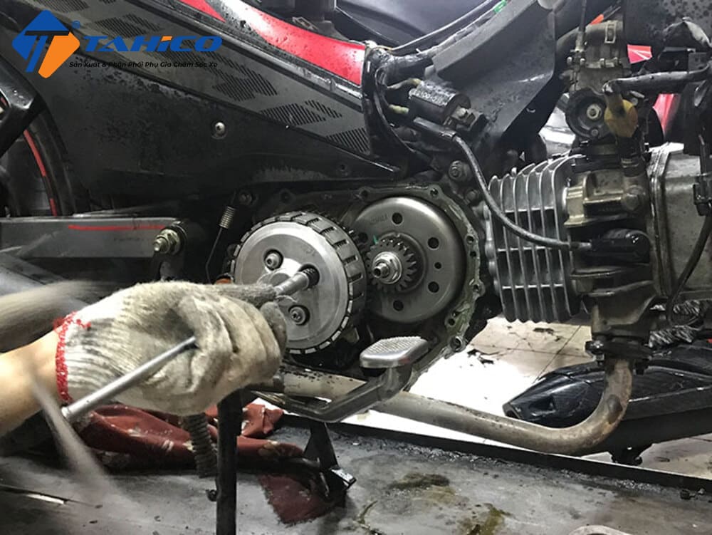 Cách Chỉnh Côn Xe Máy Đúng Kỹ Thuật Tại Nhà