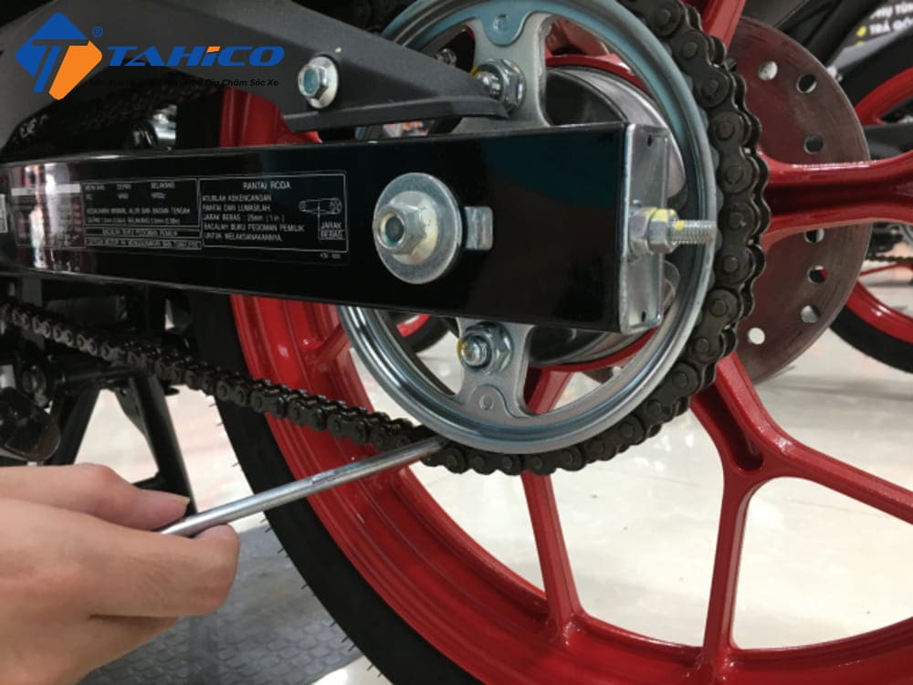 Cách tăng xích xe máy bền lâu tránh bị trùng xích