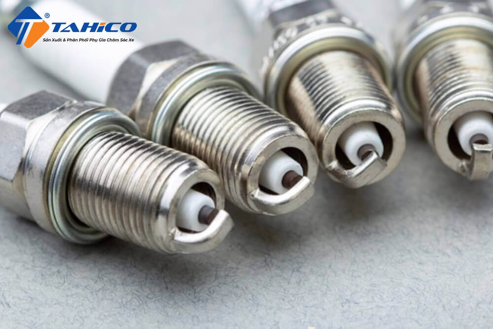 Thay Bugi Xe Máy Bao Nhiêu Tiền | Từ 65K – 265K Tại HEAD