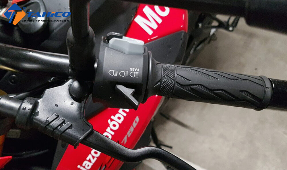 Thay Tay Ga Xe Máy Hết Bao Nhiêu Tiền | 85K – 3xx Tại HEAD