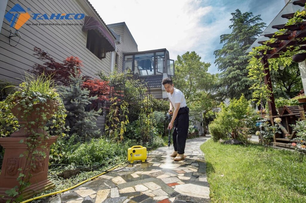 Top 5 Máy Rửa Sân Xịn Sò Nhất [Đáng Để Đầu Tư]