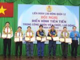 Nhân viên Tahico nhận bằng khen từ Liên đoàn Lao động