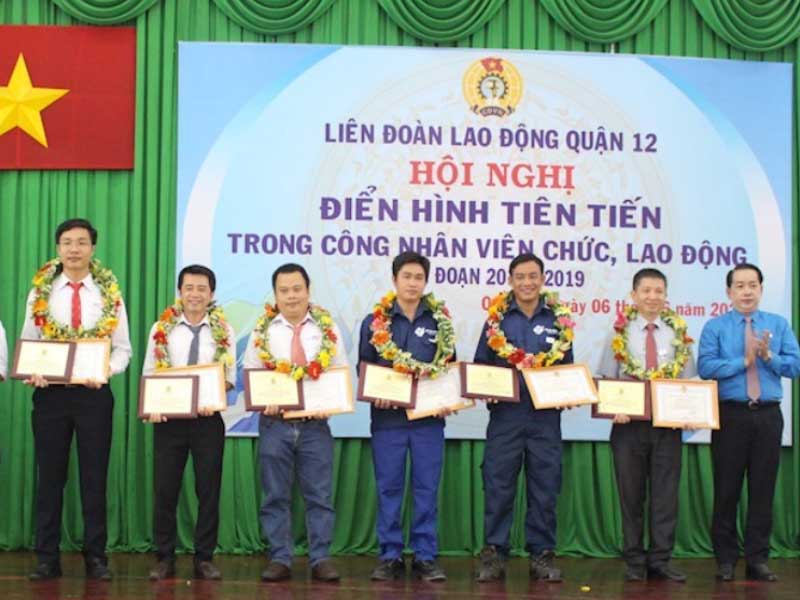 Nhân viên Tahico nhận bằng khen từ Liên đoàn Lao động