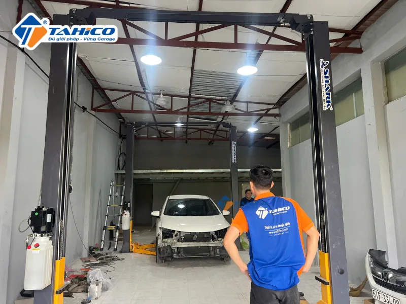 Cầu nâng 2 trụ cáp trên 4 tấn Shark