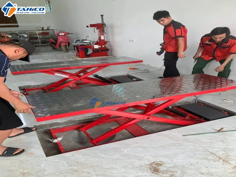 Bàn nâng xe máy Lộc Phát BNXMLP đặt nổi hoặc âm nền