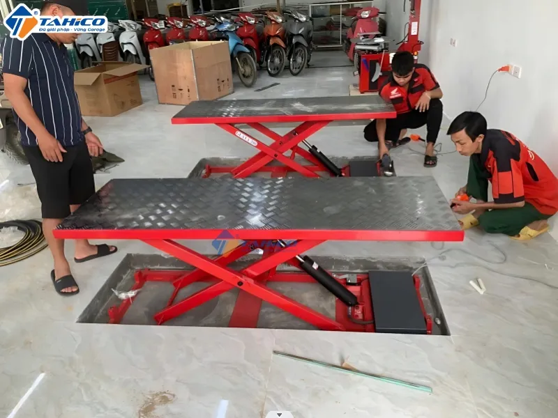 Bàn nâng xe máy Lộc Phát BNXMLP đặt nổi hoặc âm nền