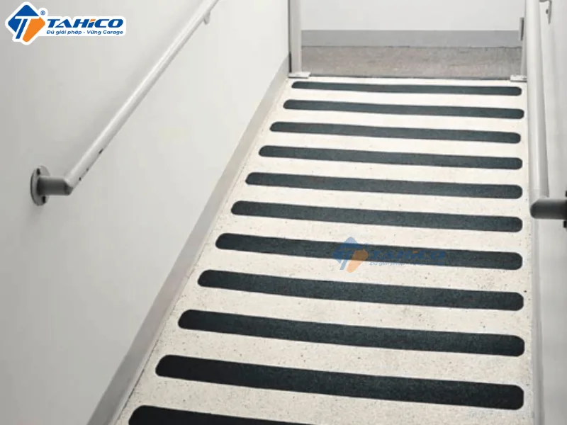 Băng keo chống trượt 3M 610 50mm × 18.3m (Đen)