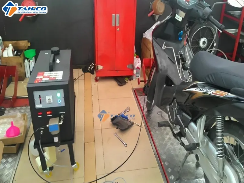 Máy làm sạch buồng đốt xe máy EPOCH EP-168V 0.8 kg/cm²