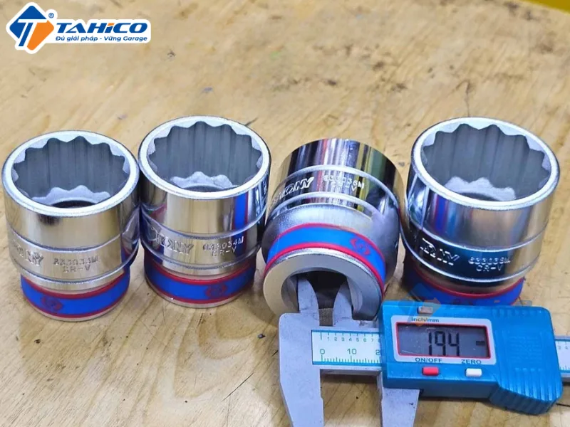 Hình ảnh sản phẩm Khẩu tuýp 3/4" Kingtony 633033M - 33mm, 12 cạnh, Trắng, Dài 56mm