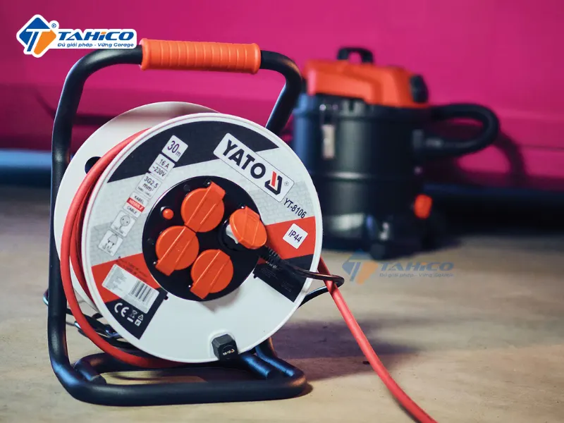 Ổ cắm rulo YATO YT-8106 dây 30M x 3 lõi