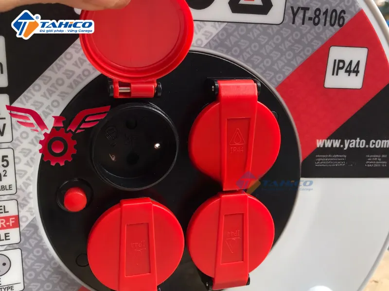 Ổ cắm rulo YATO YT-8106 dây 30M x 3 lõi