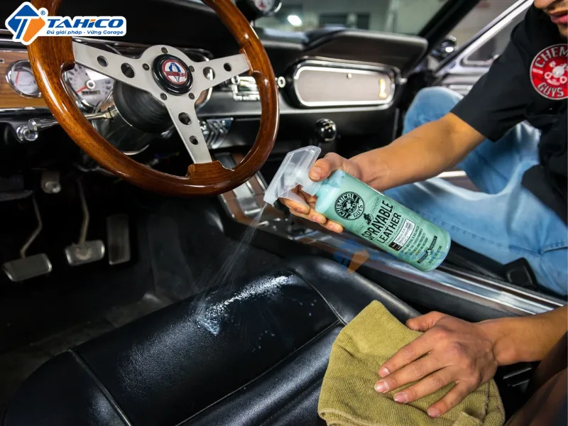 Hướng dẫn sử dụng Chemical Guys Sprayable Liquid Leather Conditioner