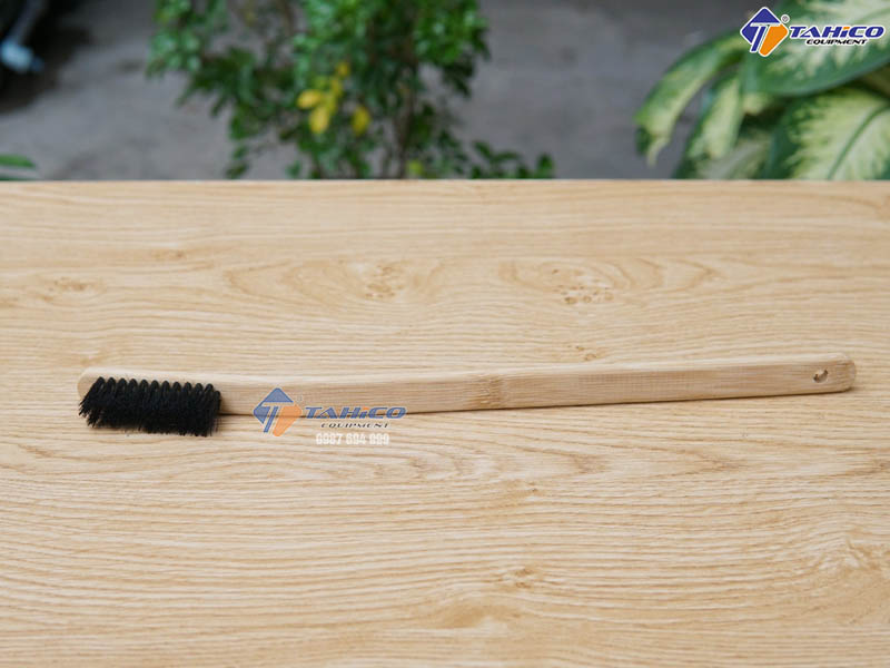 Bàn chải cán dài vệ sinh khoang máy động cơ xe ô tô