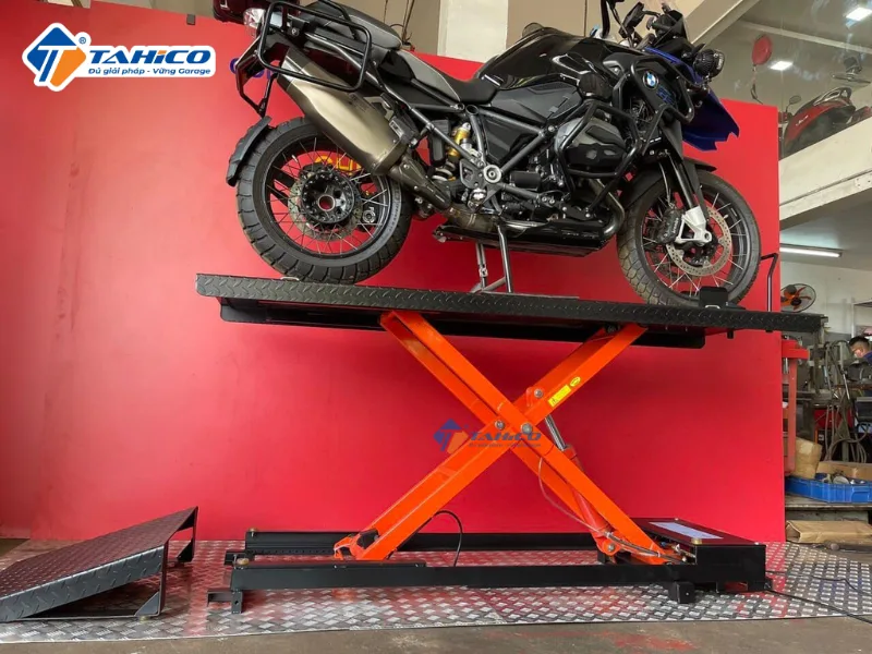Bàn nâng xe phân khối Duy Đức Bigbike chống trượt