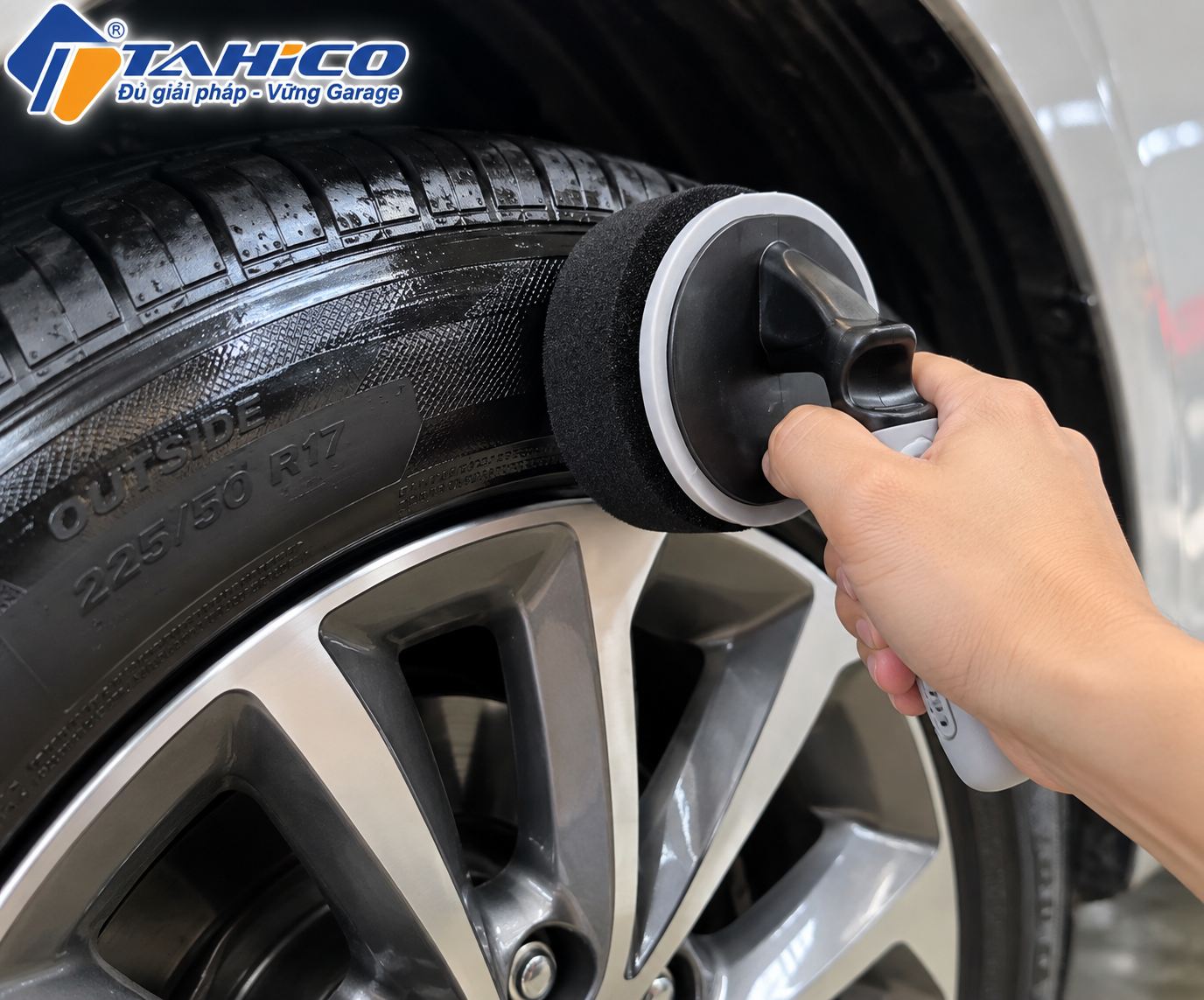 Bàn Chải Quét Dung Dịch Bóng Lốp TAHICO