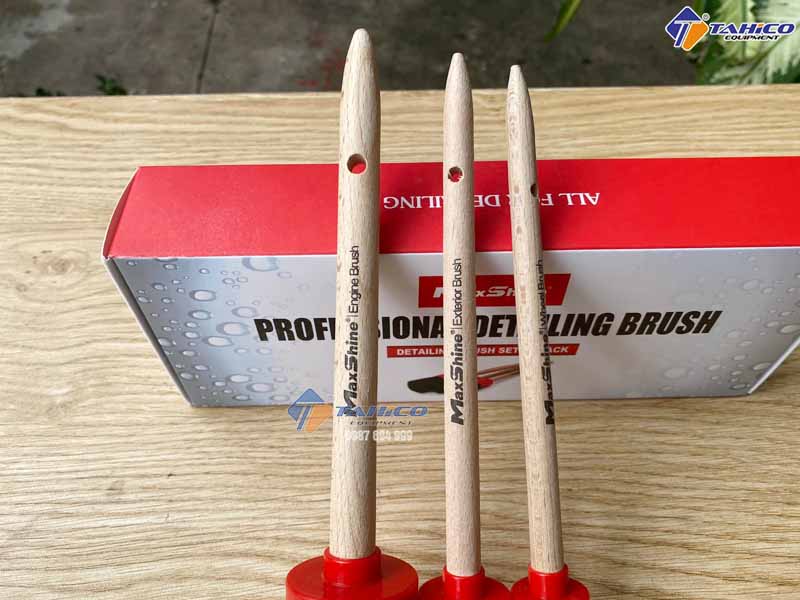 bo-co-ve-sinh-chi-tiet-noi-va-ngoai-that-xe-o-to-704610-maxshine-6