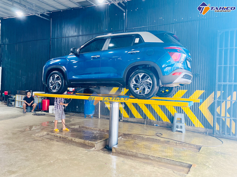 Cầu nâng 1 trụ rửa xe ô tô Ấn Độ SHARK âm nền chữ H